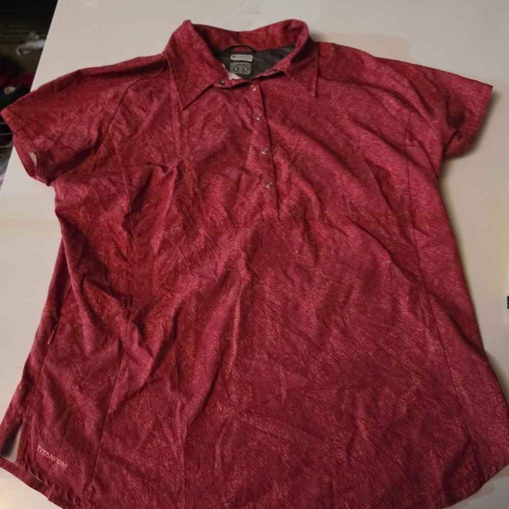 Columbia Titanium Womens XL Red Paisley Short Sleeve Snap Polo Hiking Shirt